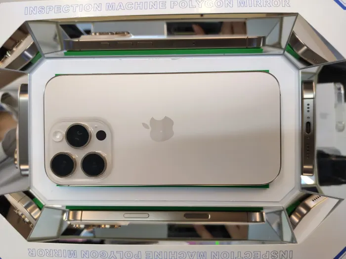Apple iPhone 16 Pro — photo 2 of 10