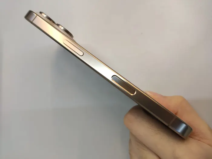 Apple iPhone 16 Pro — photo 5 of 10