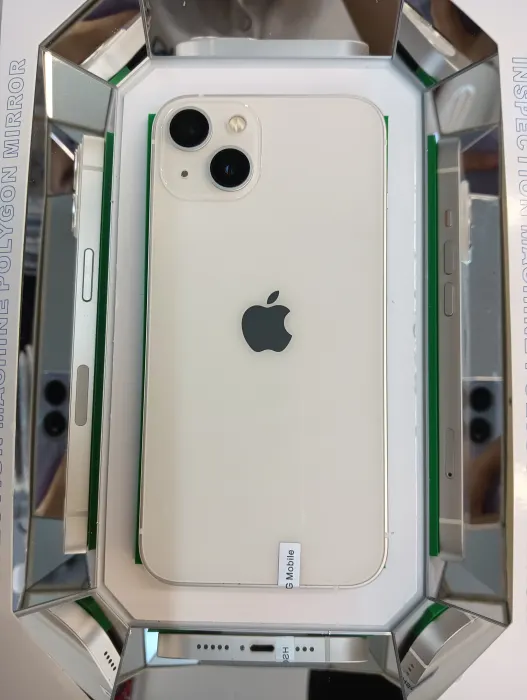 Apple iPhone 13 — photo 2 of 10