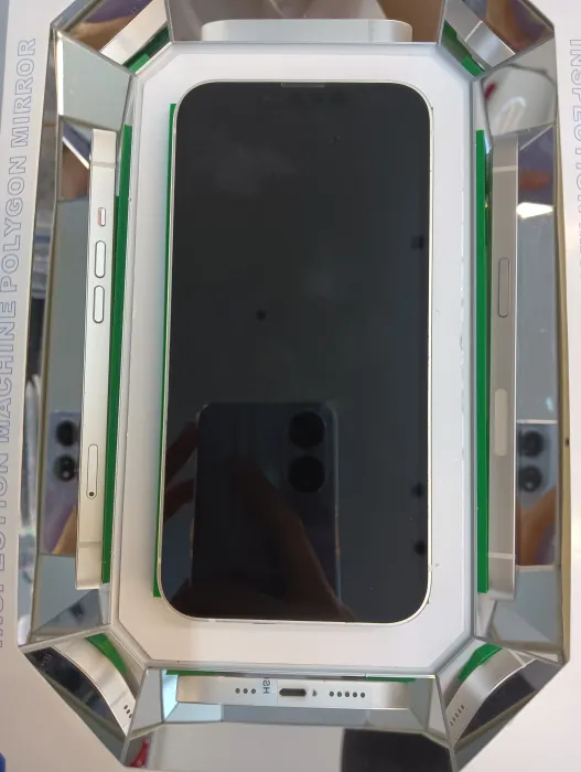 Apple iPhone 13 — photo 3 of 10