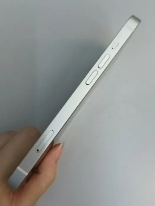 Apple iPhone 13 — photo 4 of 10