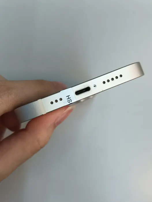 Apple iPhone 13 — photo 6 of 10