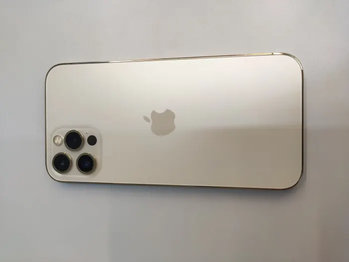 Apple iPhone 12 Pro — photo 2 of 9