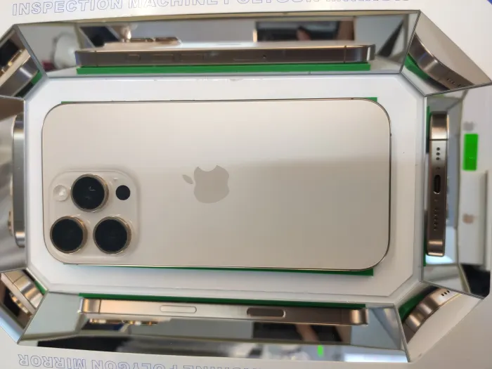 Apple iPhone 16 Pro — photo 2 of 10