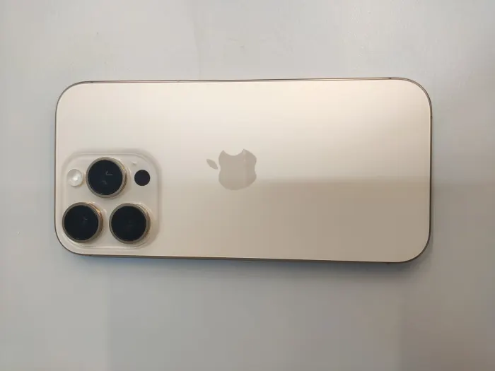 Apple iPhone 16 Pro — photo 4 of 10
