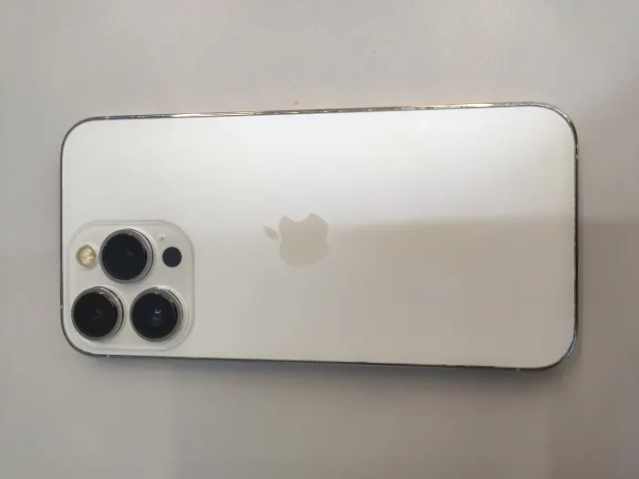 Apple iPhone 13 Pro — photo 2 of 11