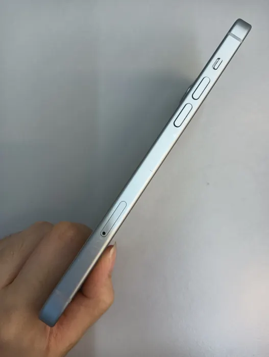 Apple iPhone 15 Plus — photo 4 of 10