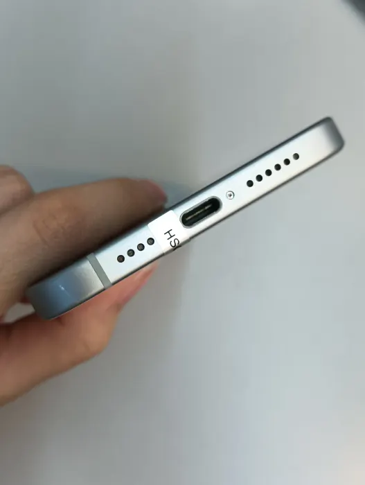 Apple iPhone 15 Plus — photo 6 of 10
