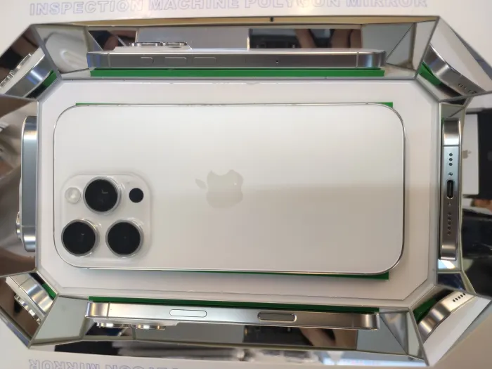 Apple iPhone 16 Pro — photo 2 of 10