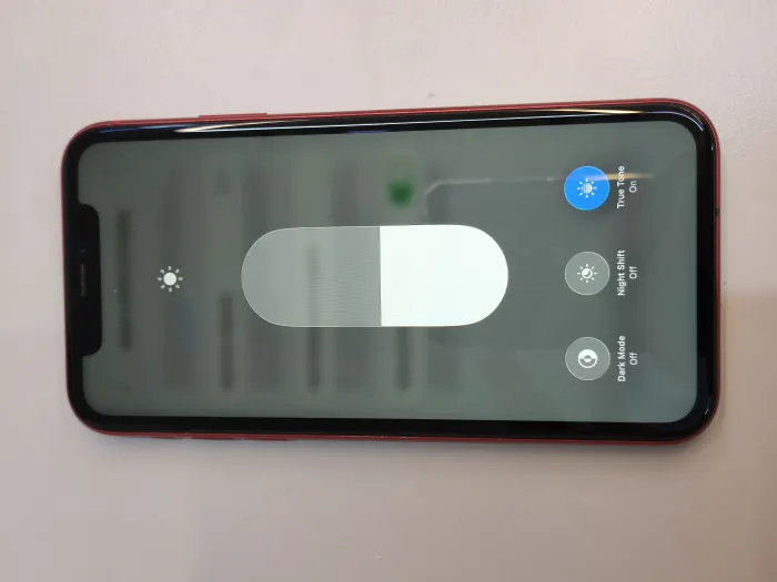 Apple iPhone 11 — photo 7 of 10