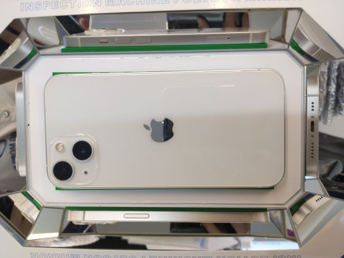 Apple iPhone 13 — photo 2 of 10