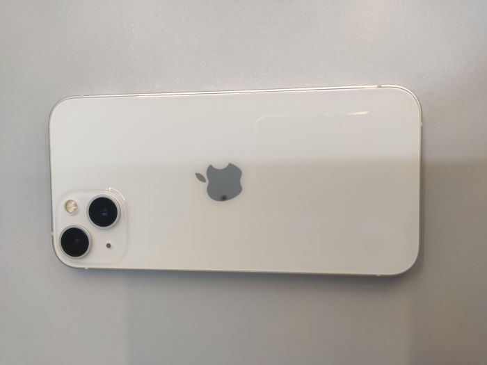 Apple iPhone 13 — photo 4 of 10