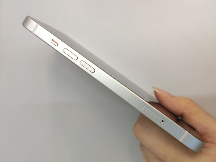 Apple iPhone 13 — photo 5 of 10