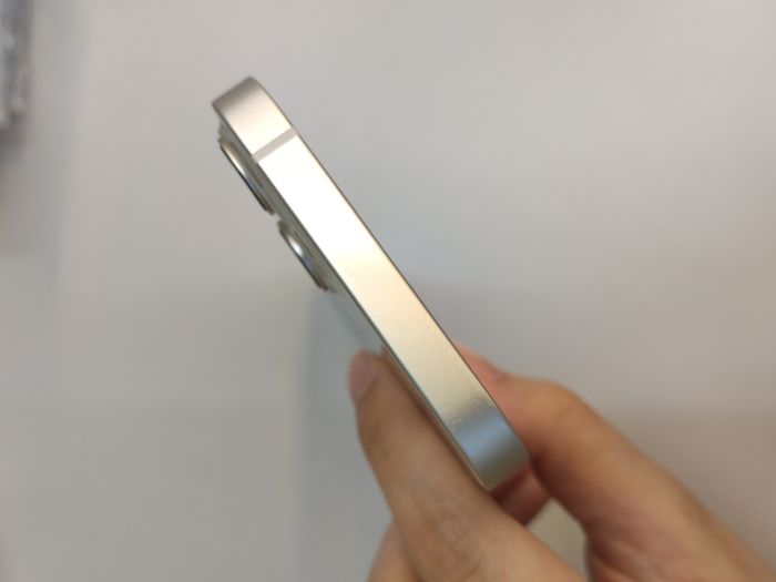 Apple iPhone 13 — photo 8 of 10