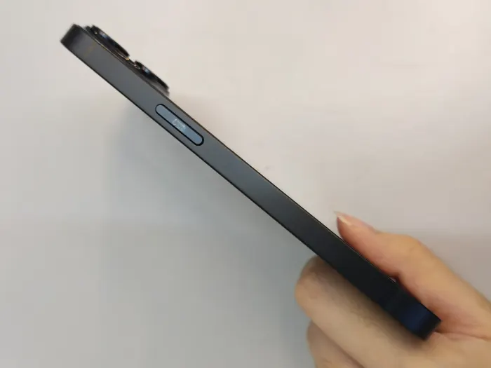 Apple iPhone 14 — photo 6 of 11