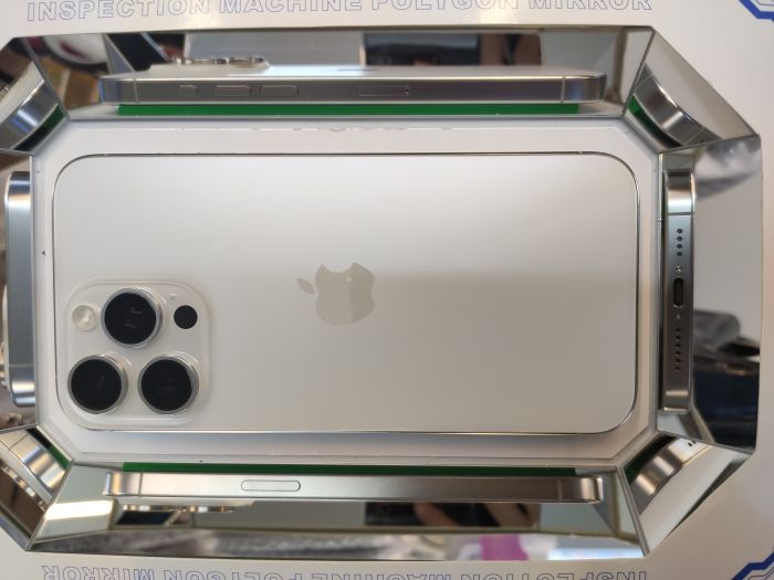 Apple iPhone 15 Pro Max — photo 2 of 11