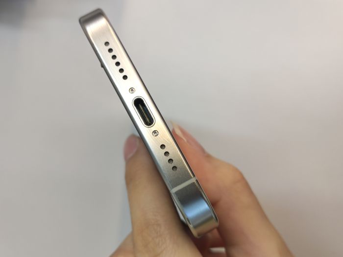 Apple iPhone 15 Pro Max — photo 7 of 11