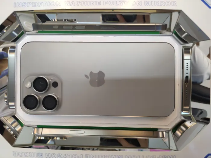 Apple iPhone 15 Pro Max — photo 2 of 10