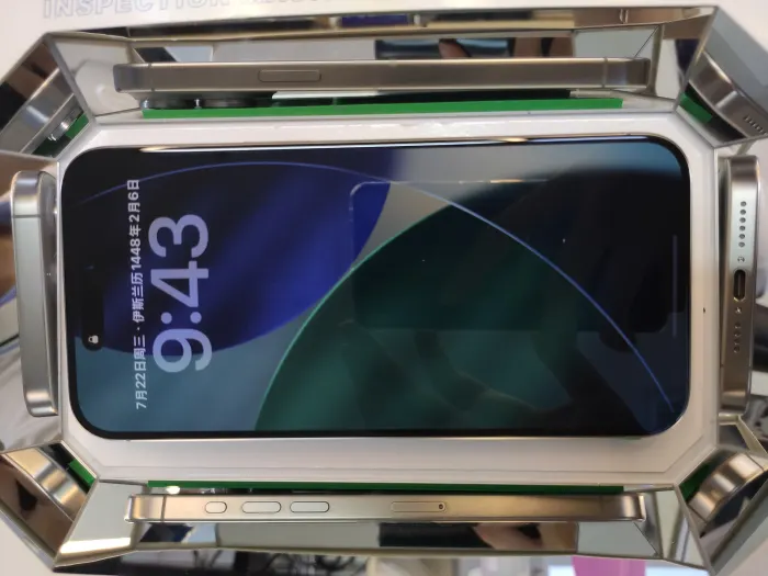 Apple iPhone 15 Pro Max — photo 3 of 10