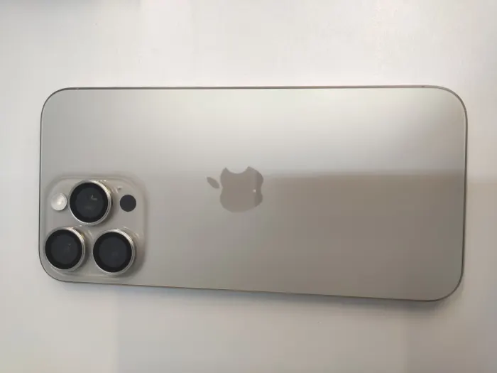 Apple iPhone 15 Pro Max — photo 4 of 10