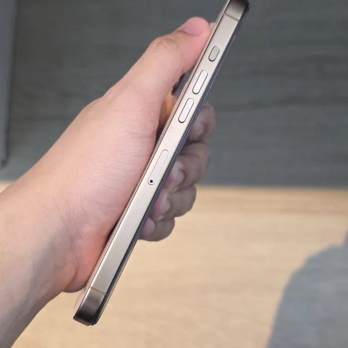 Apple iPhone 16 Pro Max — photo 3 of 8