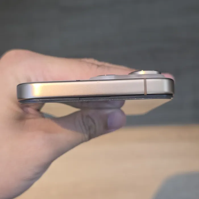 Apple iPhone 16 Pro Max — photo 5 of 8