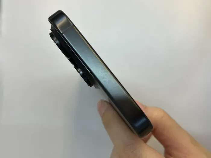 Apple iPhone 16 Pro Max — photo 3 of 10