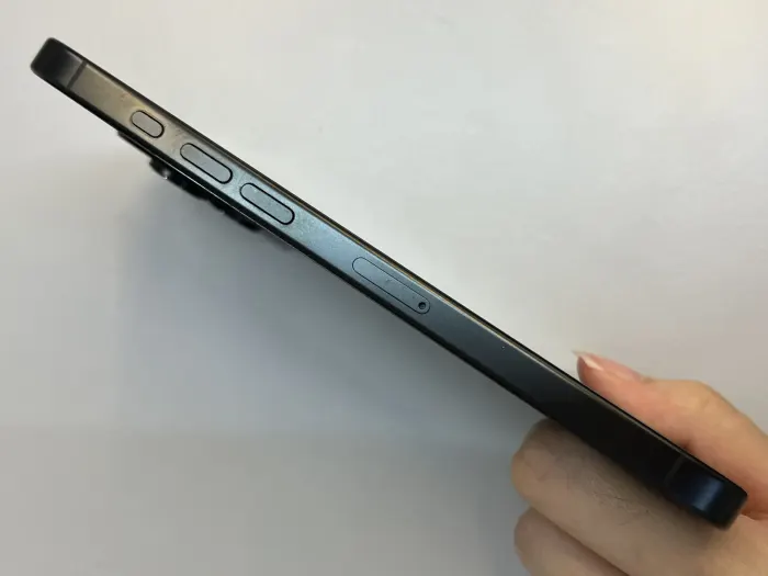 Apple iPhone 16 Pro Max — photo 4 of 10