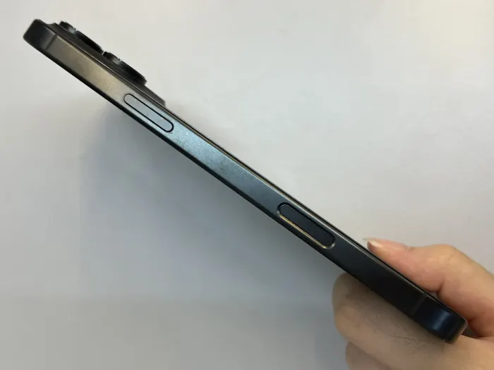 Apple iPhone 16 Pro Max — photo 6 of 10
