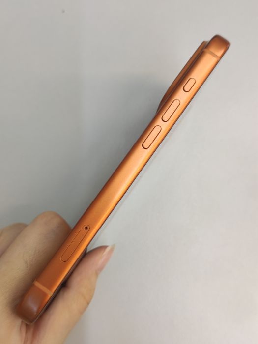 Apple iPhone 17 Pro — photo 5 of 10