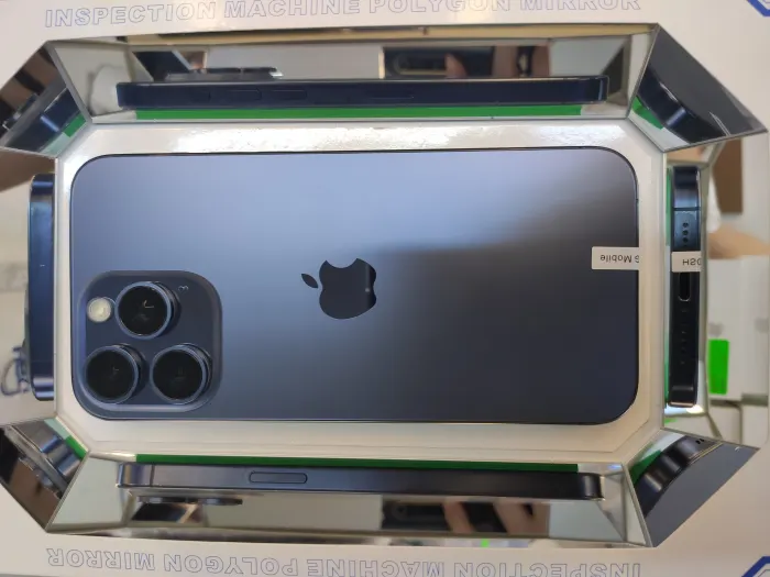 Apple iPhone 15 Pro Max — photo 2 of 10
