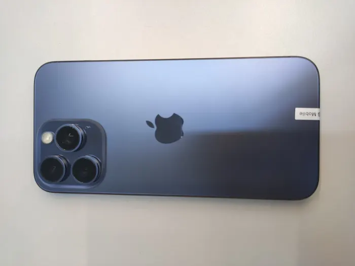 Apple iPhone 15 Pro Max — photo 4 of 10