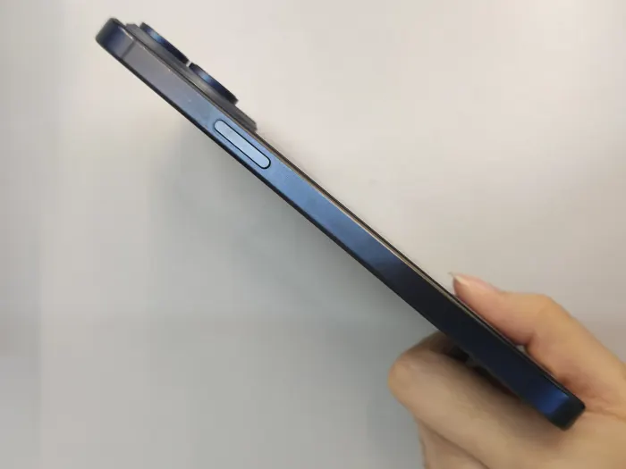 Apple iPhone 15 Pro Max — photo 6 of 10