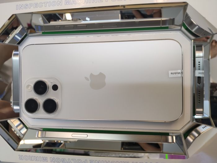Apple iPhone 15 Pro Max — photo 2 of 10