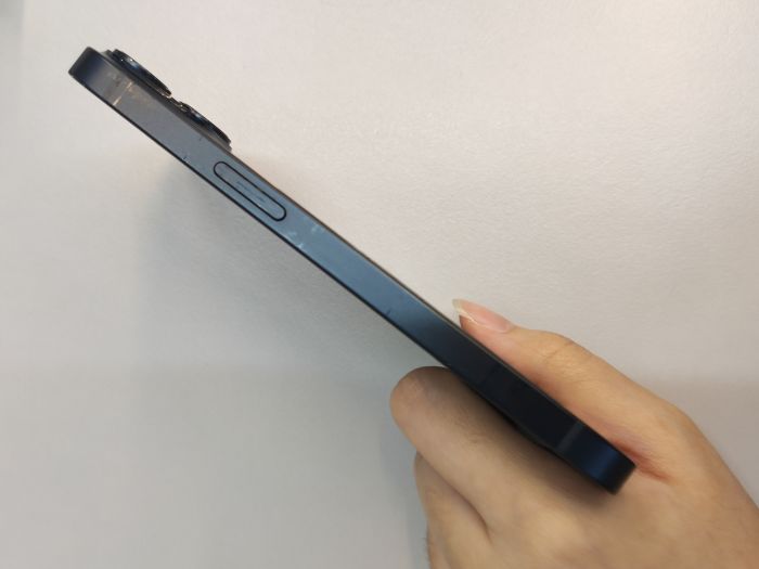 Apple iPhone 14 — photo 4 of 10
