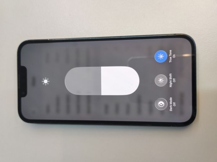 Apple iPhone 14 — photo 7 of 10