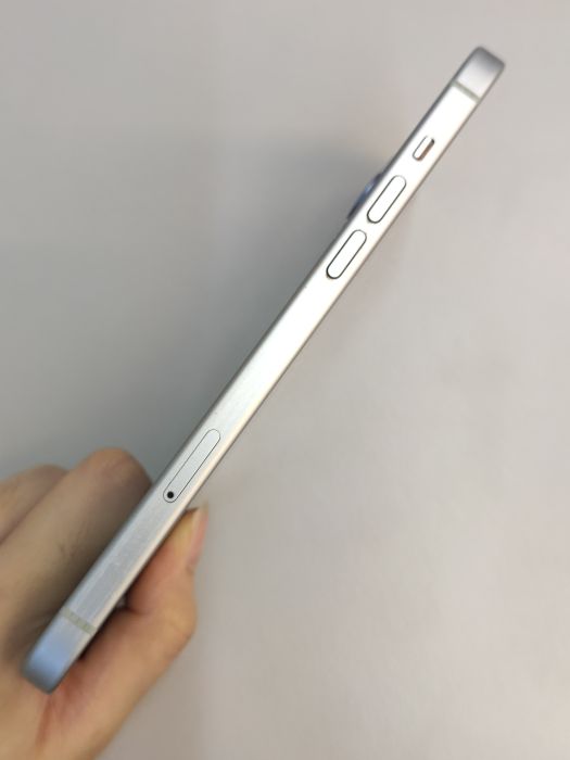 Apple iPhone 15 Plus — photo 5 of 10