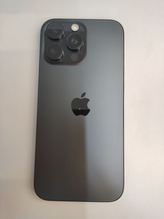 Apple iPhone 16 Pro Max — photo 2 of 10