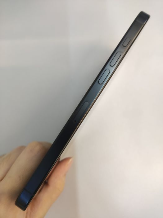 Apple iPhone 16 Pro Max — photo 3 of 10