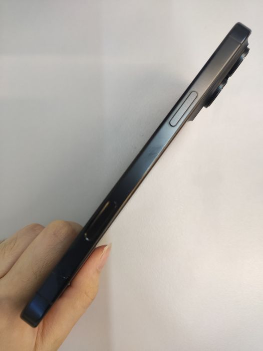 Apple iPhone 16 Pro Max — photo 4 of 10