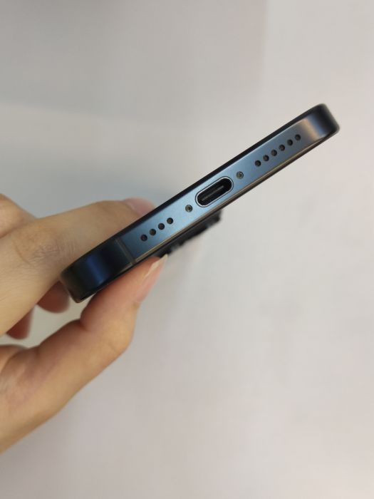 Apple iPhone 16 Pro Max — photo 5 of 10