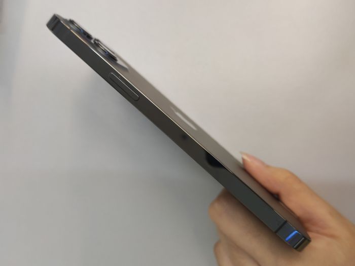 Apple iPhone 12 Pro Max — photo 4 of 10