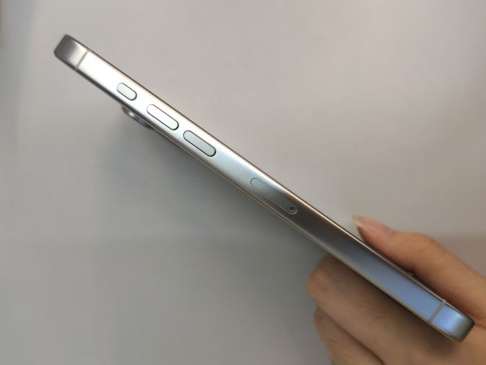 Apple iPhone 16 Pro Max — photo 3 of 10