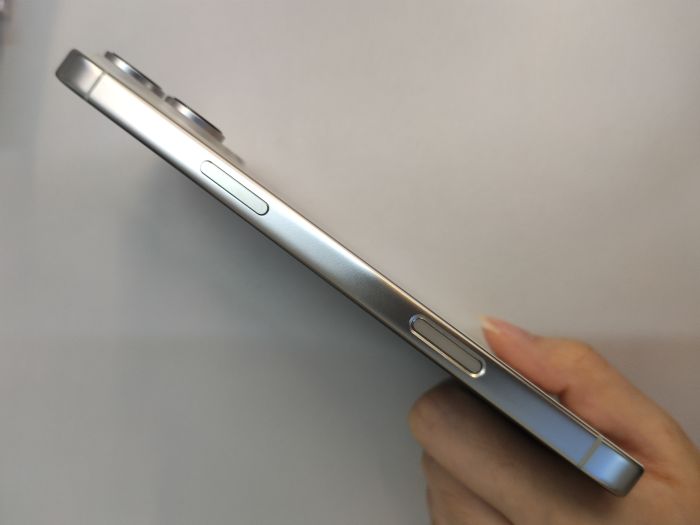 Apple iPhone 16 Pro Max — photo 4 of 10