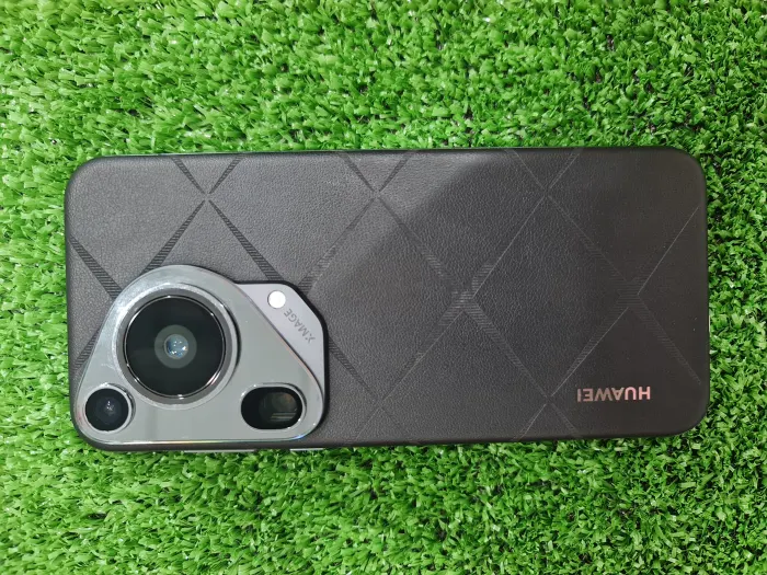 Huawei Pura 70 Ultra — photo 4 of 7
